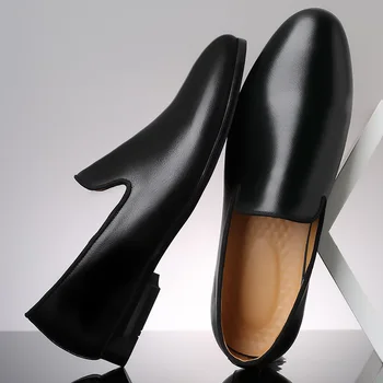 Homens italianos Casual de Couro Sapatos de marcas de Luxo Mens Sapatos Sociais Ervilhas Sapatos Mocassins Luz Respirável Escorregar no Homem Sapatos de Barco