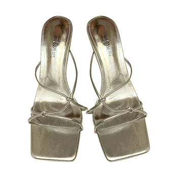 2022 Nova Verão de Ouro Mulheres Chinelo Salto Baixo de Slides Feminino Peep Toe Praça Calcanhar Sandália de Férias Flip-Flops mujer Sapatos