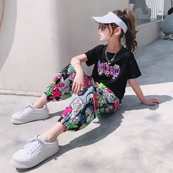 Meninas' terno de verão 2021 novo estilo coreano de moda manga curta atender crianças ocidental graffiti estilo casual, roupa de duas peças 2